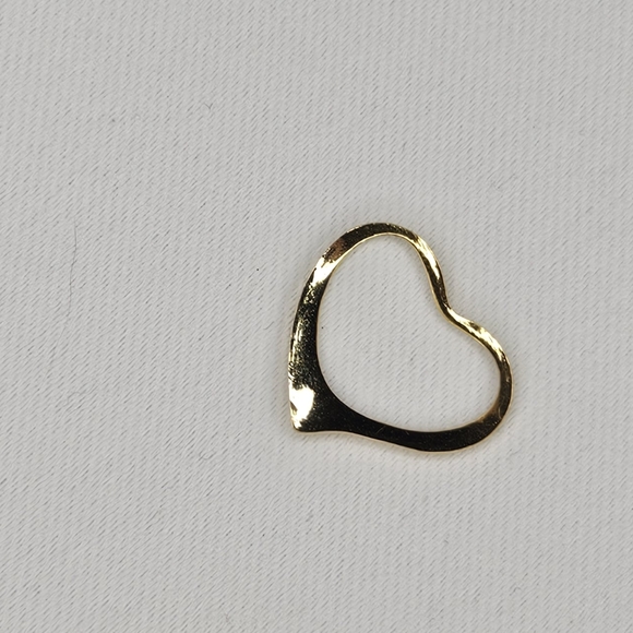 Elegant Gold Heart Pendant - Picture 2 of 6